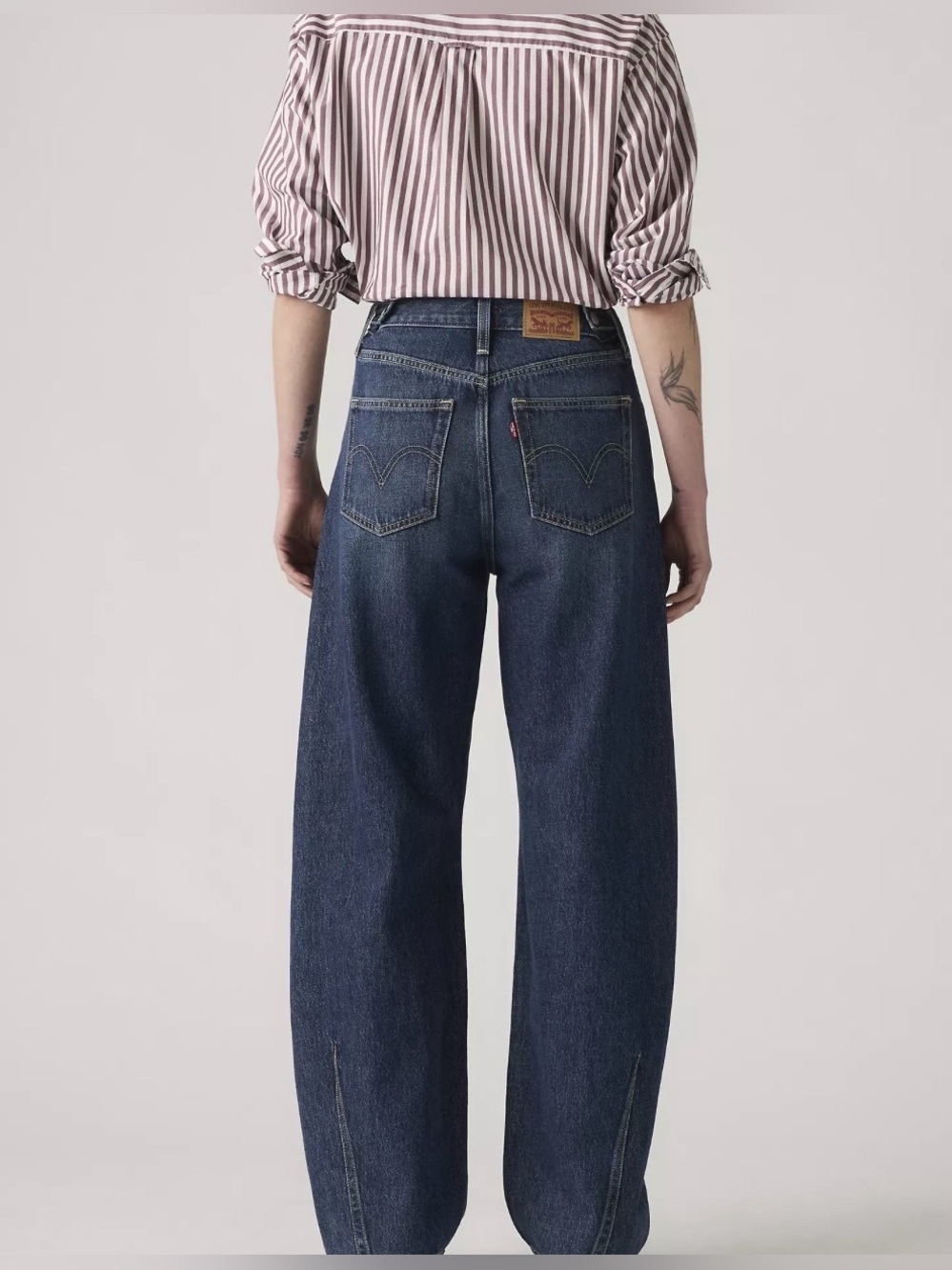 Levi’s Cinch Waist Barrel Women’s Jeans - 33” W x 29” L - Picture 2 of 8